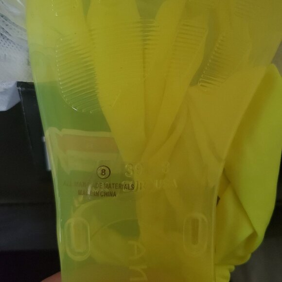 Liliana womens Sandals Neon Yellow Color flat strappy Size 8 New with box - Picture 11 of 13